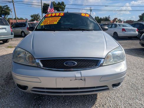 Used 2006 Ford Focus SE FWD image 2