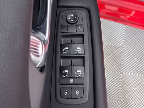 New 2027 Chrysler Pacifica Select AWD/4WD image 28