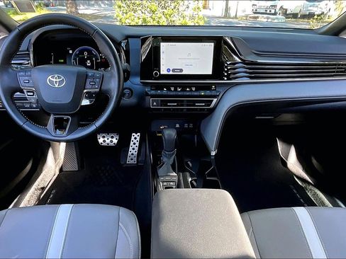 Used 2025 Toyota Camry SE image 7
