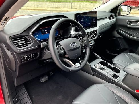 Certified 2025 Ford Escape SE w/ PHEV Premium Package FWD image 13