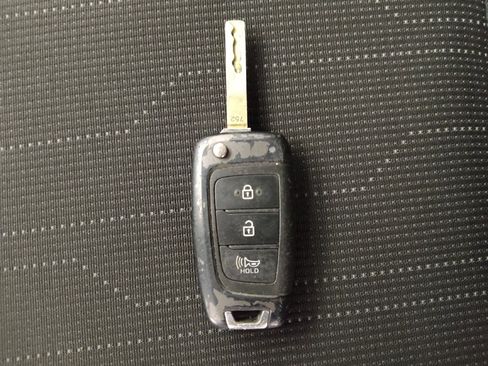 Used 2021 Hyundai Venue SE image 32