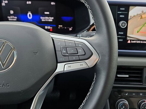 Certified 2023 Volkswagen Taos SE image 18