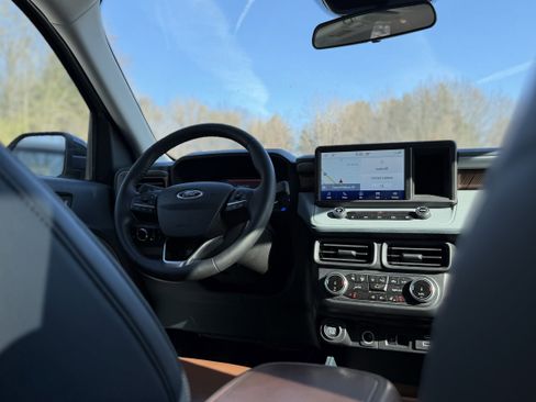 Certified 2024 Ford Maverick Lariat image 2