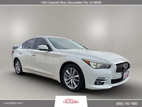 Used 2015 INFINITI Q50 Premium w/ Deluxe Touring Package image 3