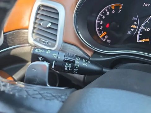 Used 2021 Jeep Grand Cherokee Summit AWD/4WD image 23