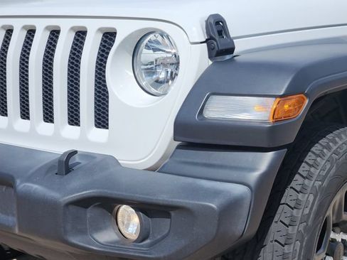 Used 2022 Jeep Wrangler Sport AWD/4WD image 8