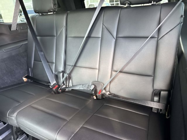 Used 2022 Cadillac Escalade ESV Luxury w/ LPO, Illumination Package AWD/4WD image 15