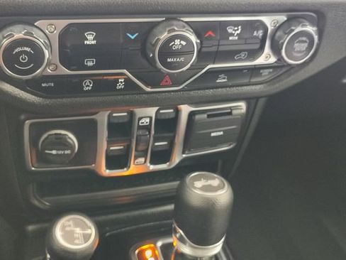 Used 2024 Jeep Wrangler Sport S image 23