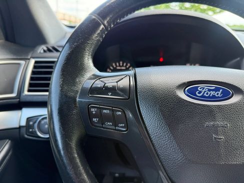 Used 2017 Ford Explorer XLT AWD/4WD image 28