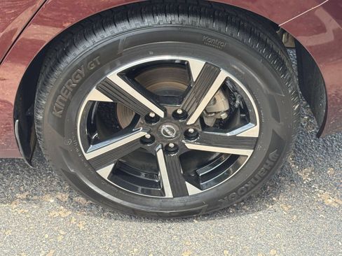 Used 2025 Nissan Sentra SV FWD image 23
