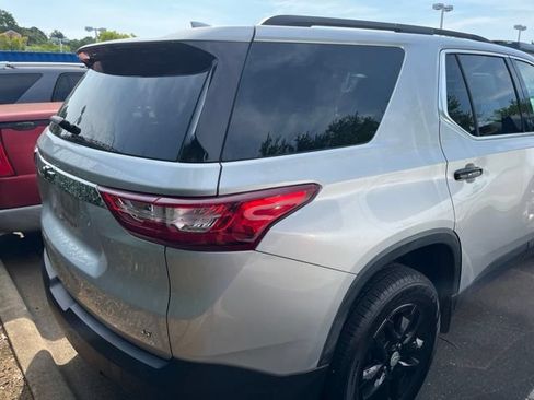 Used 2019 Chevrolet Traverse LT FWD image 3