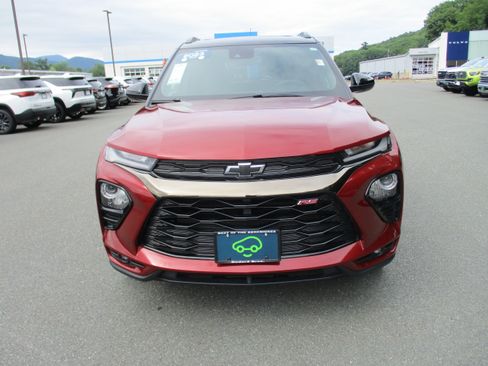 Certified 2023 Chevrolet TrailBlazer RS w/ Sun and Liftgate Package AWD/4WD image 2