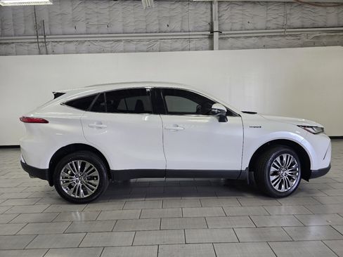 Certified 2021 Toyota Venza XLE AWD/4WD image 16