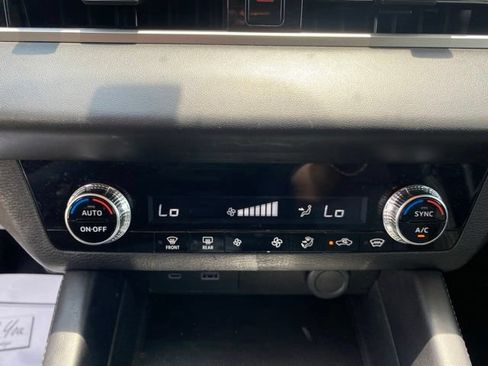 Used 2024 Mitsubishi Outlander ES AWD/4WD image 15