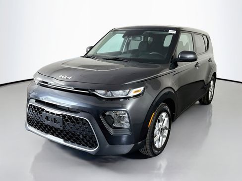 Used 2022 Kia Soul LX w/ Technology Package FWD image 4