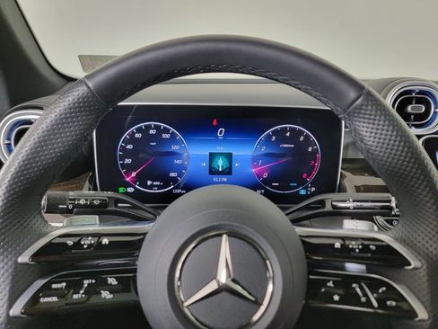 Certified 2025 Mercedes-Benz GLC 300 4MATIC image 32