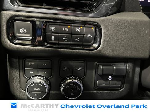 Used 2025 GMC Yukon AT4 w/ AT4 Premium Plus Package AWD/4WD image 16