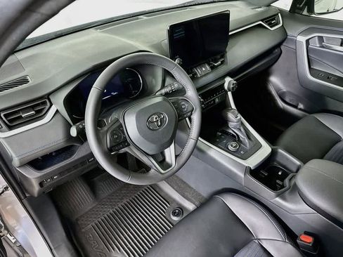 Used 2025 Toyota RAV4 XSE AWD/4WD image 2