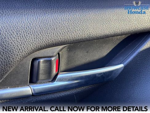 Used 2018 Toyota Camry SE FWD image 8