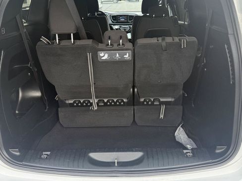 Used 2018 Chrysler Pacifica Touring Plus w/ S Appearance Package FWD image 23