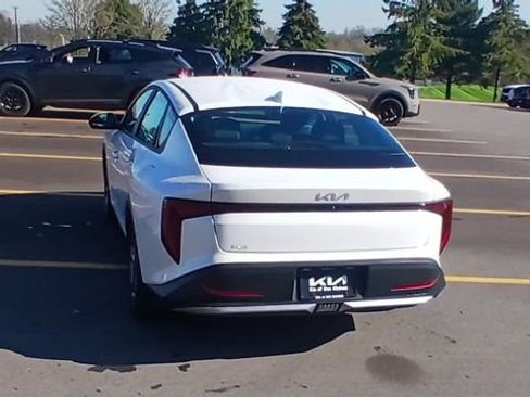 New 2026 Kia K4 FWD image 9