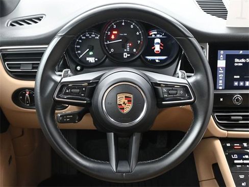 Used 2022 Porsche Macan image 26