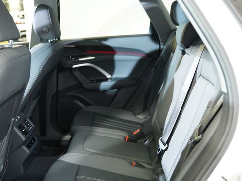 Used 2025 Audi Q5 Premium w/ Convenience Package image 19