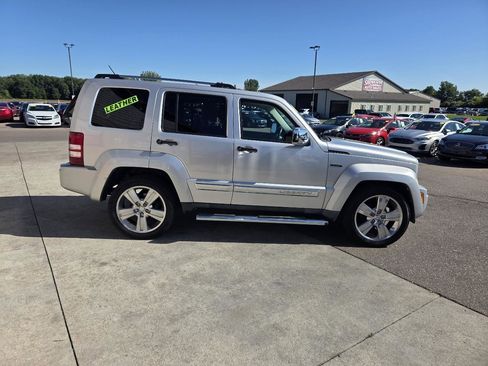 Used 2011 Jeep Liberty Limited Jet AWD/4WD image 4