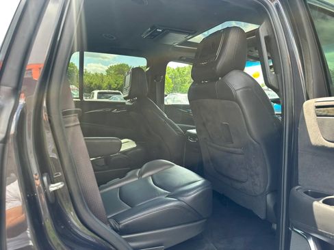 Used 2017 Cadillac Escalade Platinum AWD/4WD image 18