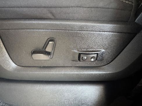 Used 2025 RAM 3500 Big Horn image 26