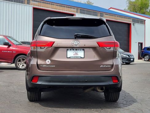 Used 2017 Toyota Highlander XLE AWD/4WD image 8
