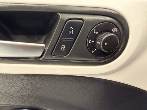 Used 2014 Volkswagen Beetle TDI image 36