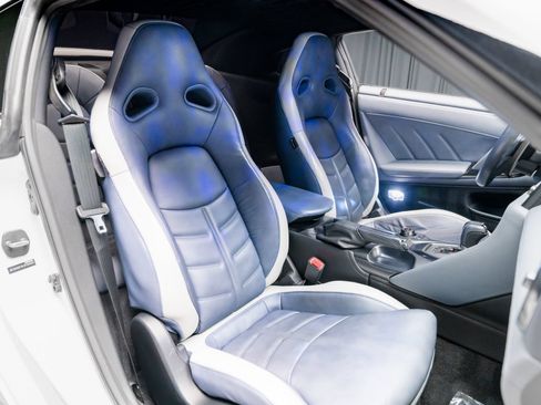 Used 2020 Nissan GT-R Premium AWD/4WD image 5