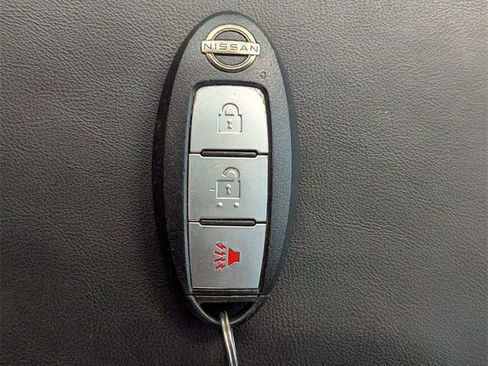 Used 2022 Nissan Frontier SV w/ Technology Package image 31