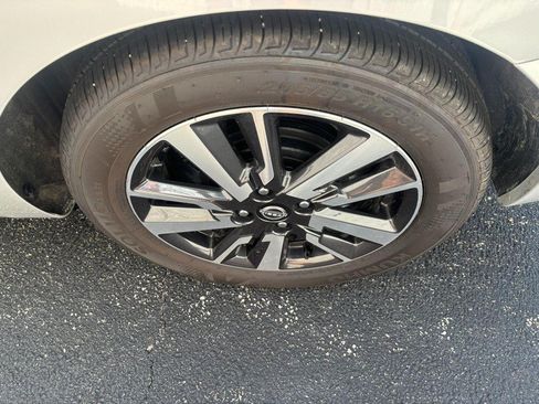 Used 2025 Nissan Versa SV FWD image 7