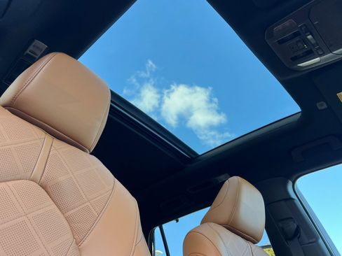 New 2025 Toyota Highlander Platinum image 19