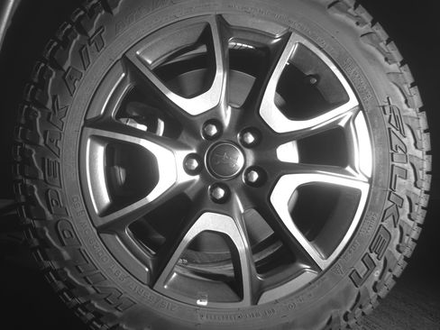 Used 2025 Jeep Compass Trailhawk AWD/4WD image 12
