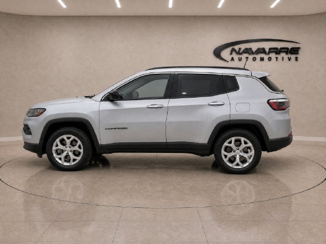 Used 2024 Jeep Compass Latitude AWD/4WD image 3