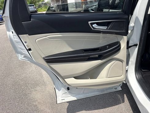 Used 2020 Ford Edge Titanium FWD image 12