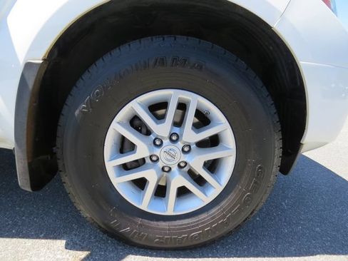 Used 2019 Nissan Frontier SV RWD image 11