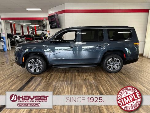 Used 2024 Jeep Wagoneer 4WD w/ Premium Group I image 2