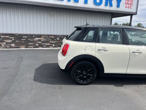 Used 2018 MINI Cooper 4-Door Hardtop FWD image 11