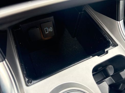 Used 2024 Ford Explorer XLT w/ Equipment Group 202A image 37