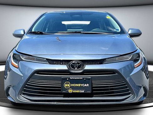 Used 2025 Toyota Corolla LE FWD image 2