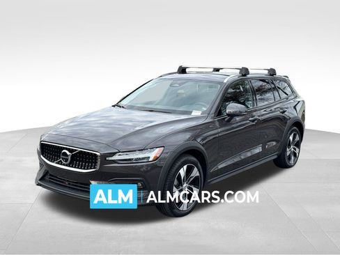 Used 2024 Volvo V60 B5 Cross Country Plus image 1