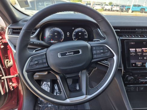 Used 2023 Jeep Grand Cherokee Altitude AWD/4WD image 9