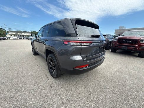Certified 2024 Jeep Grand Cherokee Altitude AWD/4WD image 3