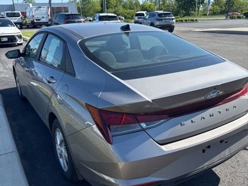 Used 2023 Hyundai Elantra SE FWD image 13