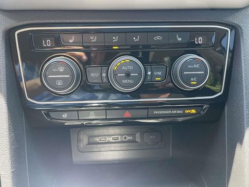 Certified 2020 Volkswagen Atlas SEL FWD image 28