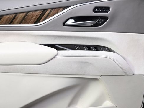 Used 2022 Cadillac Escalade Sport Platinum w/ LPO, Floor Liner Package AWD/4WD image 23